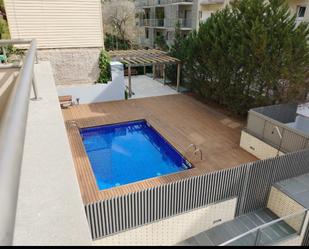 Swimming pool of Flat for sale in  Barcelona Capital  with Air Conditioner, Heating and Private garden