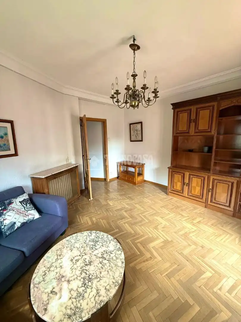 Sala d'estar de Pis en venda en Madrid