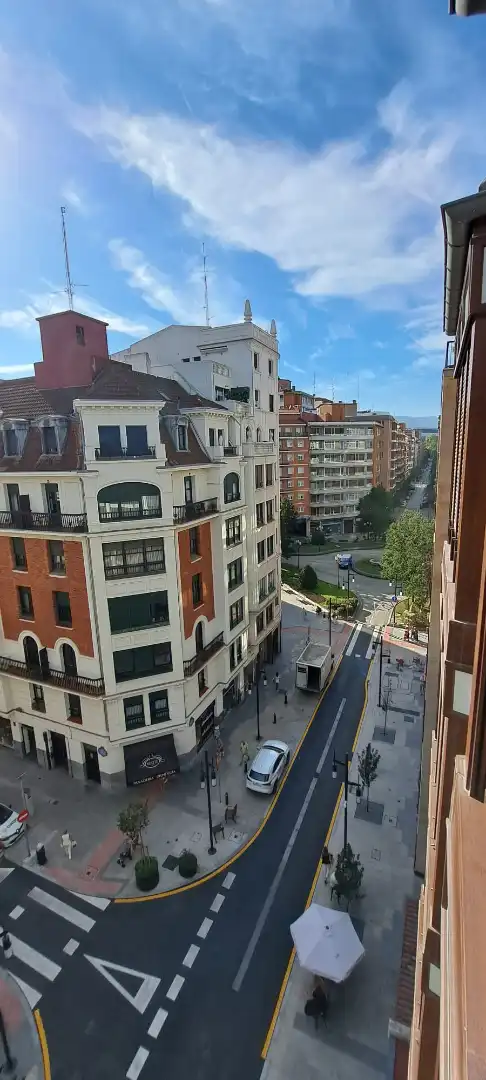 Außenansicht von Wohnung zum Verkauf in Bilbao  mit Heizung und Balkon