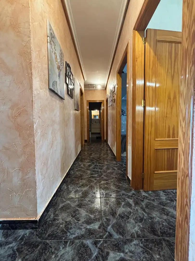 Casa adosada en venta en Calle MARIA DE ZAYAS-B SANTIAGO, 28, Miranda