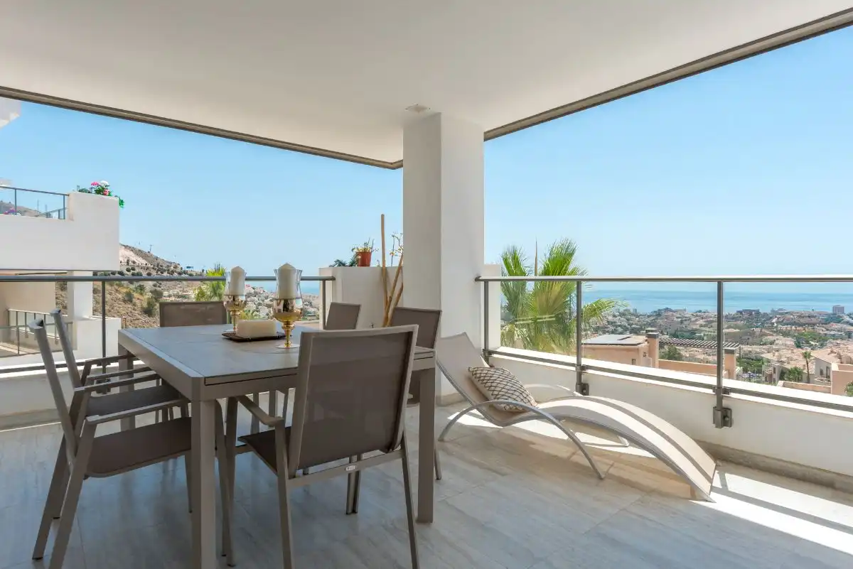 Flat with pool for sale in Avenida de Benalmádena 18