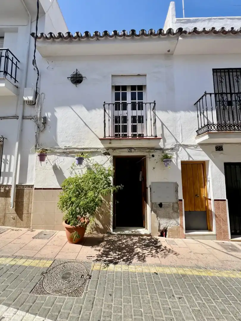 Casa con piscina en venta en Estepona Pueblo, imagen 2