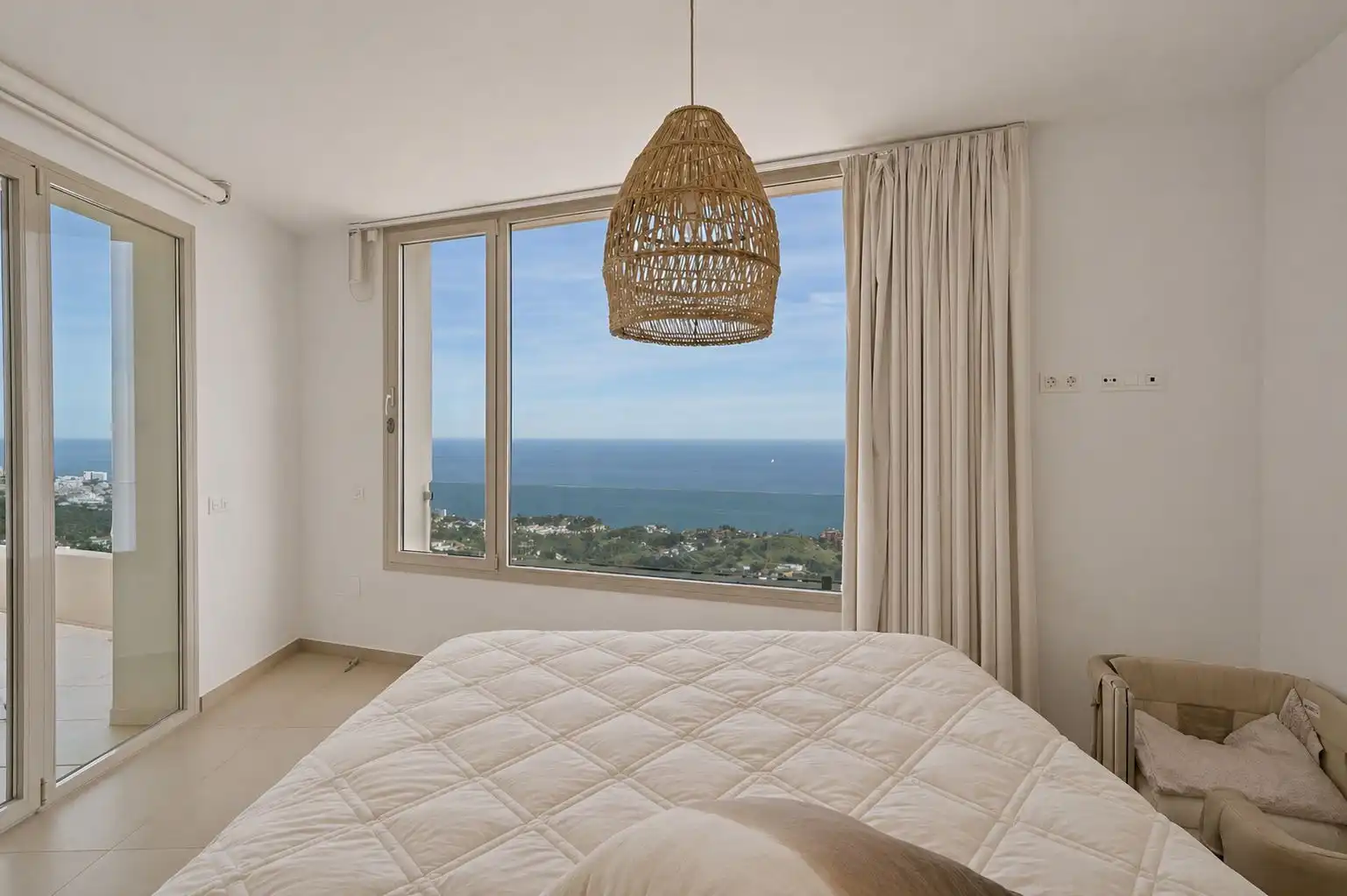 Habitación de Ático en venta en Benalmádena con Jardín privado, Alarma y Piscina comunitaria