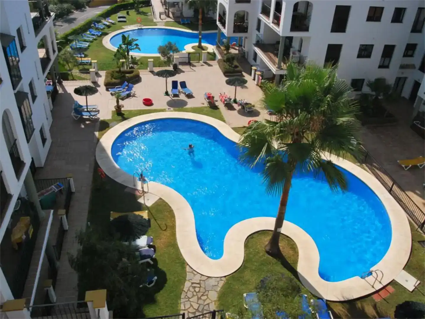 Schwimmbecken von Wohnungen zur Miete in Manilva mit Klimaanlage, Schwimmbad und Möbliert