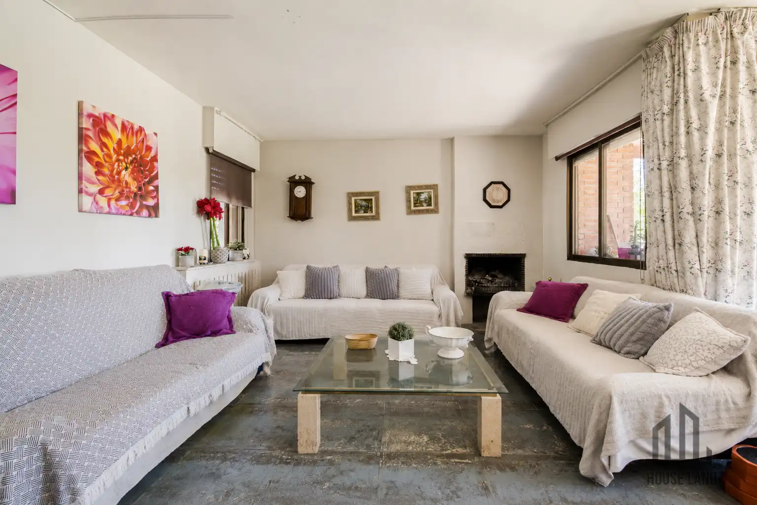 Sala d'estar de Casa o xalet en venda en Valdeolmos-Alalpardo amb Calefacció, Jardí privat i Piscina