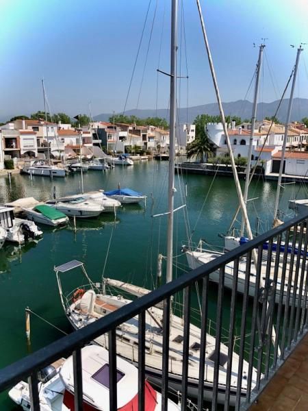 Vista exterior de Apartament en venda en Empuriabrava amb Aire condicionat, Calefacció i Terrassa