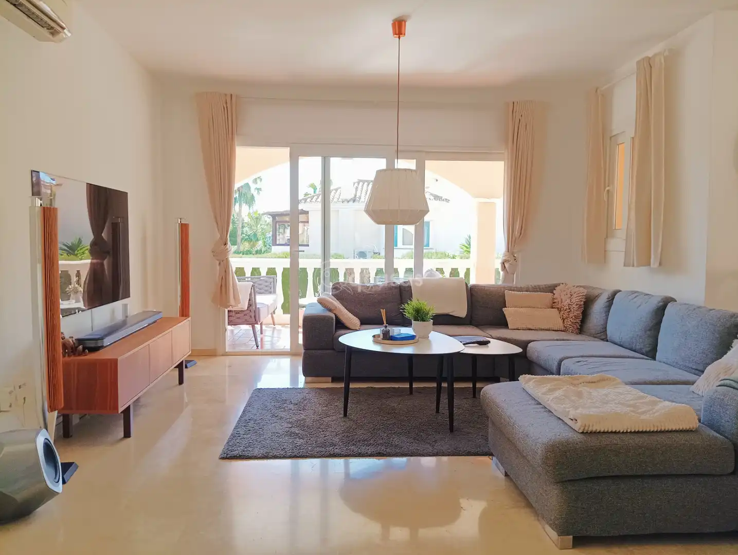 Sala d'estar de Casa o xalet en venda en Benalmádena amb Aire condicionat, Calefacció i Jardí privat