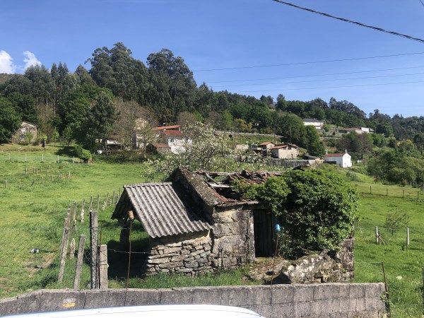 Vista exterior de Casa o xalet en venda en Covelo amb Jardí privat