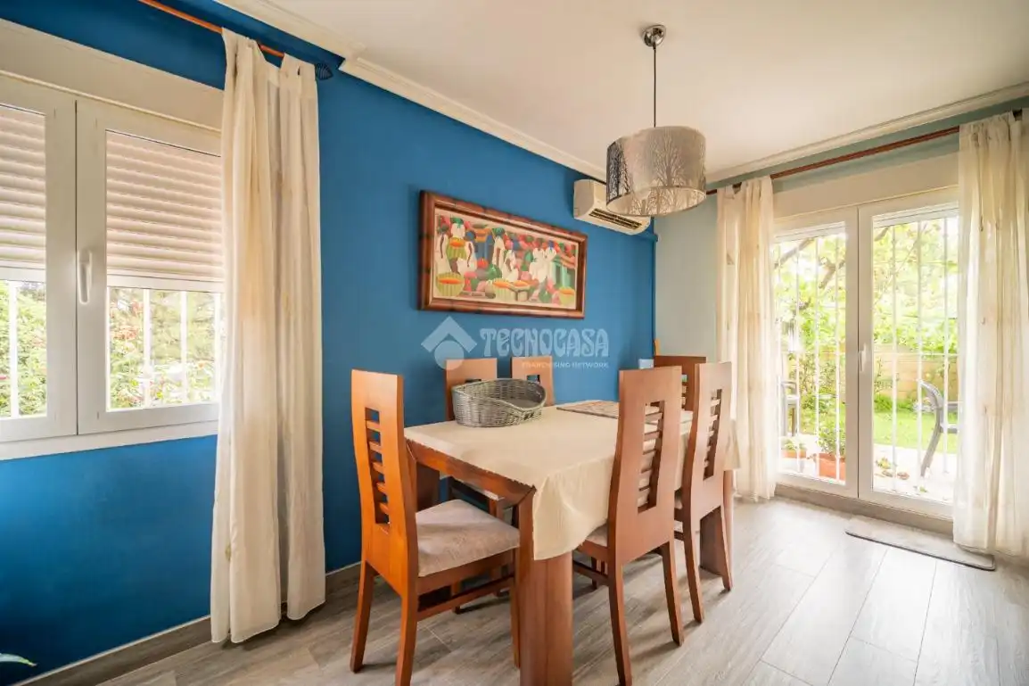 Comedor de Casa adosada en venta en Rivas-Vaciamadrid con Aire acondicionado, Calefacción y Jardín privado
