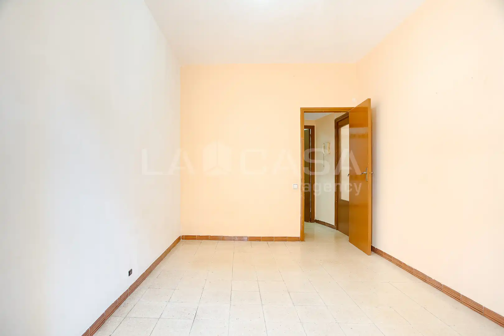 Wohnung zum Verkauf in Barcelona mit Balkon