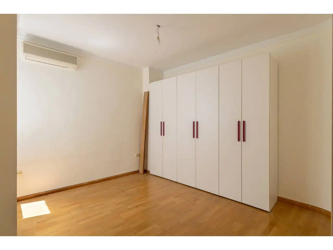 Schlafzimmer von Wohnung zum Verkauf in Valencia mit Klimaanlage, Heizung und Parkett