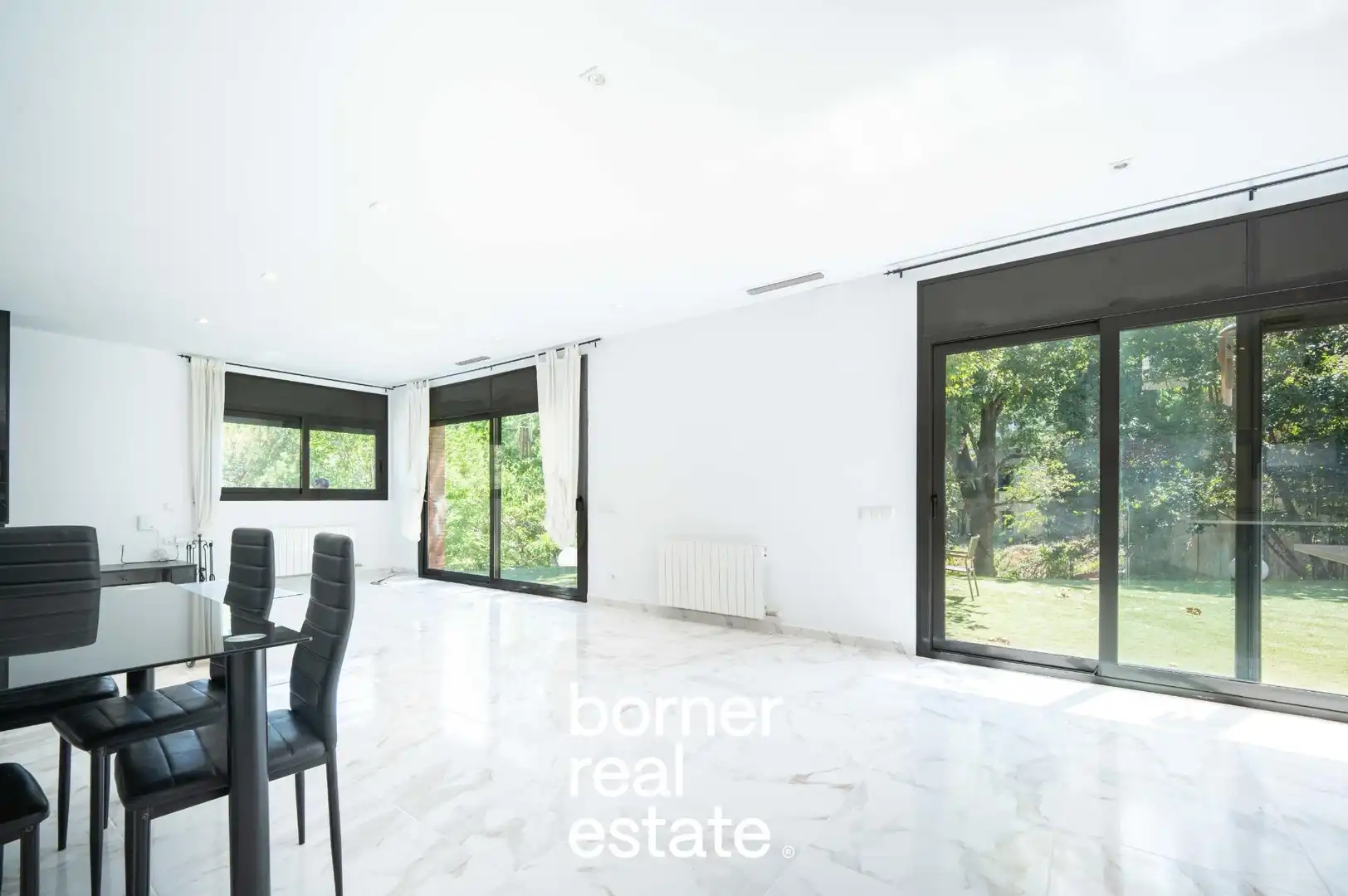 Vista exterior de Casa o chalet en venta en Sant Cugat del Vallès con Aire acondicionado, Calefacción y Jardín privado