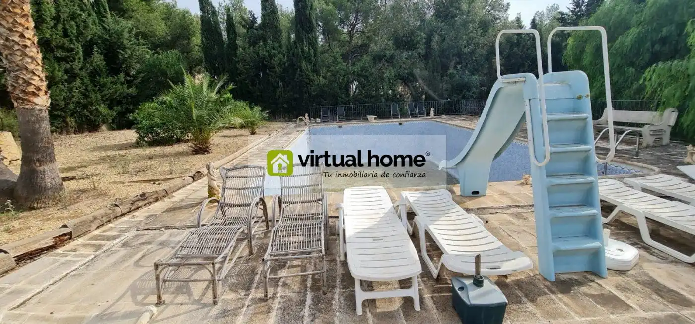 Vista exterior de Casa o xalet en venda en Benidorm amb Traster, Piscina i Moblat