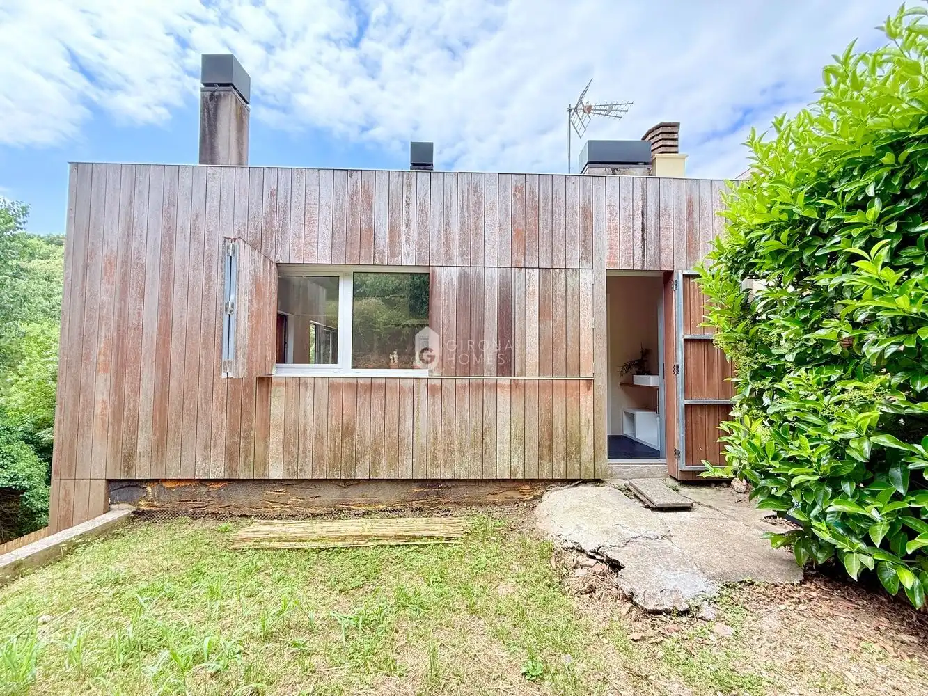 Vista exterior de Casa o xalet de lloguer en Girona amb Aire condicionat, Calefacció i Jardí privat