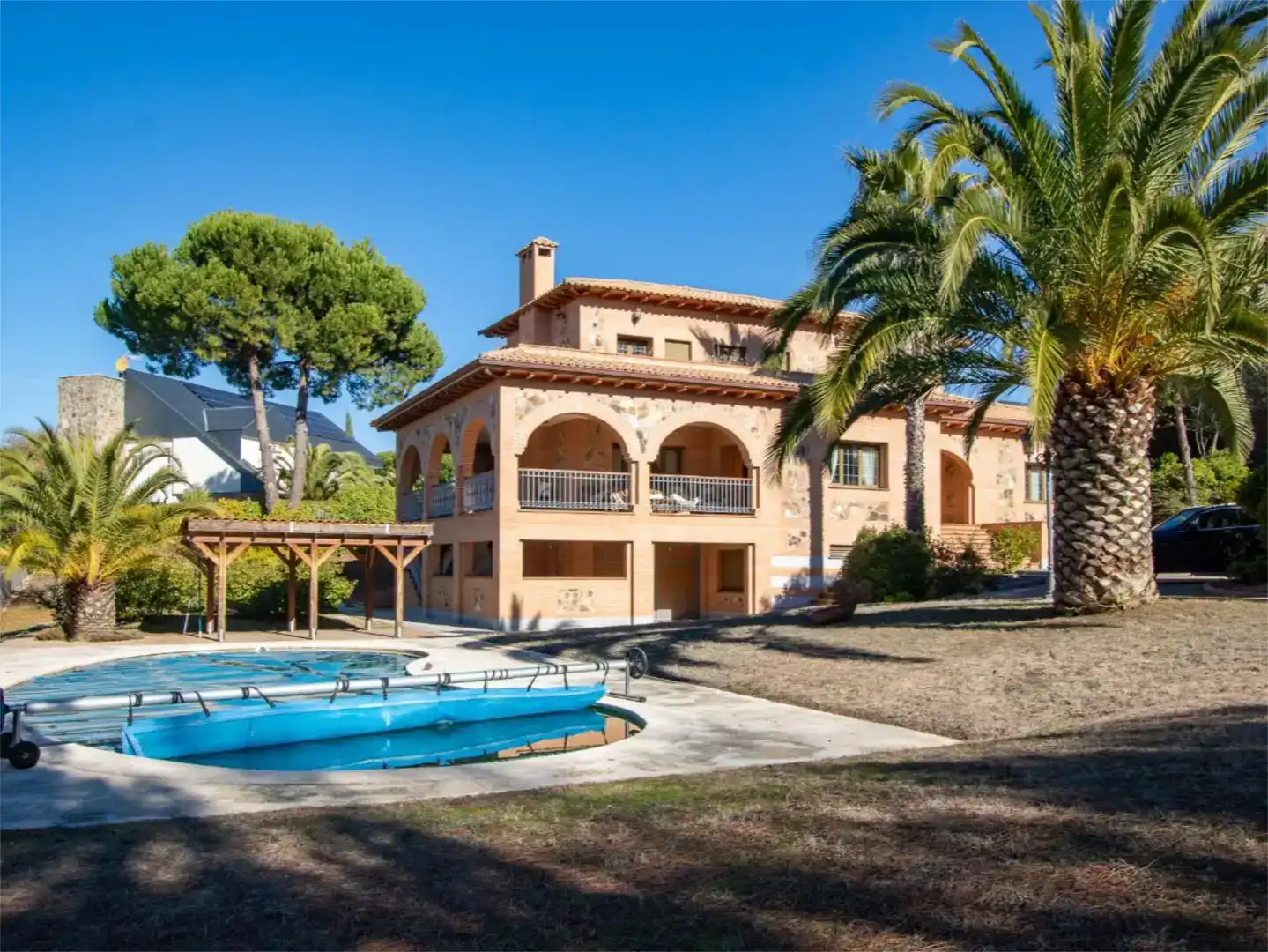Vista exterior de Casa o chalet en venta en Boadilla del Monte con Aire acondicionado, Piscina y Balcón