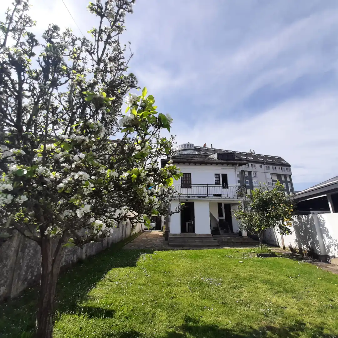 Vista exterior de Casa o chalet en venta en Viveiro con Calefacción, Jardín privado y Parquet