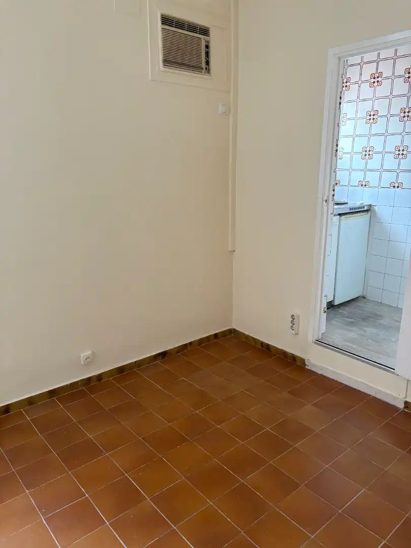 Estudi de lloguer a Carrer de Còrsega, Vila de Gràcia