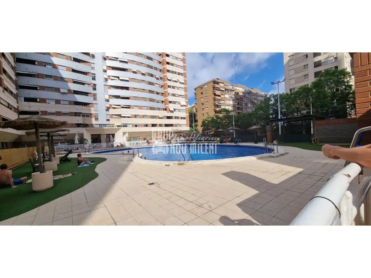Piscina de Dúplex de lloguer en Valencia amb Aire condicionat, Jardí privat i Parquet