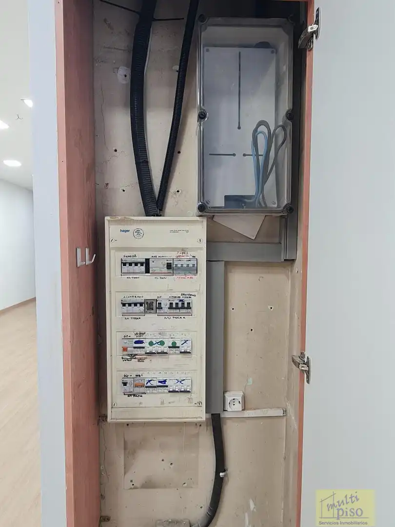 Local comercial en alquiler en Anselm Clave, imagen 9