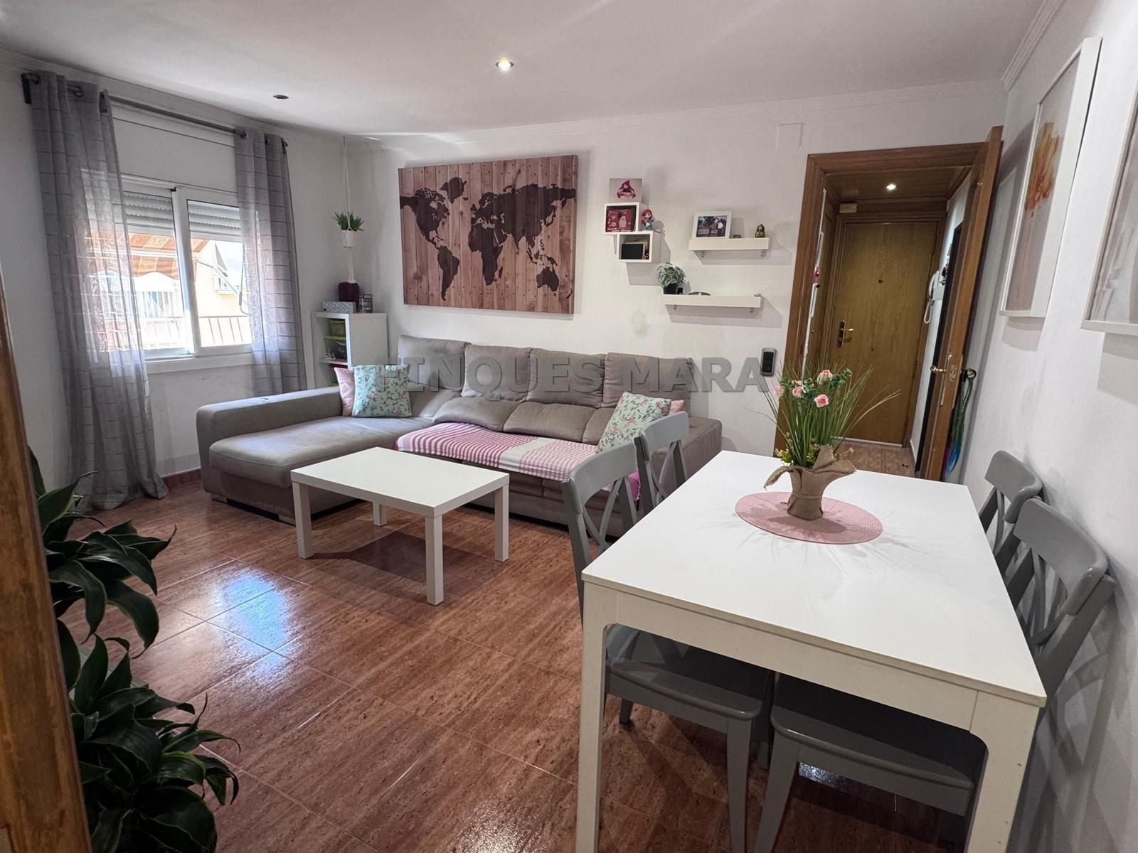Sala d'estar de Pis en venda en Sant Boi de Llobregat amb Aire condicionat