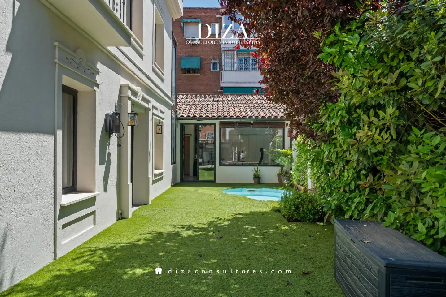Vista exterior de Casa o xalet de lloguer en Madrid amb Aire condicionat, Calefacció i Jardí privat