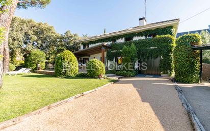 Vista exterior de Casa o xalet en venda en Collado Villalba amb Calefacció, Jardí privat i Piscina