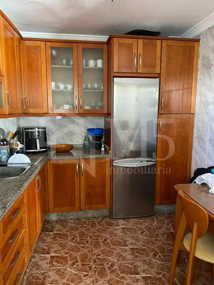 Cuina de Casa adosada en venda en Vélez-Málaga amb Aire condicionat, Terrassa i Moblat