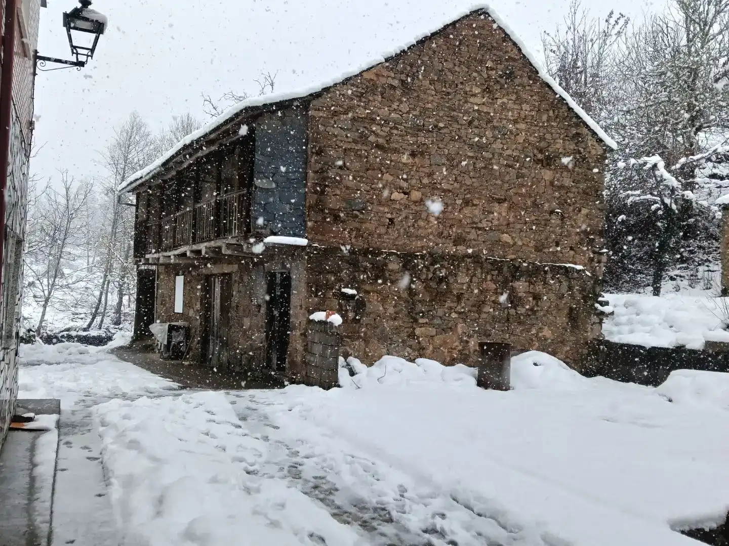 Vista exterior de Pis en venda en Noceda del Bierzo amb Jardí privat