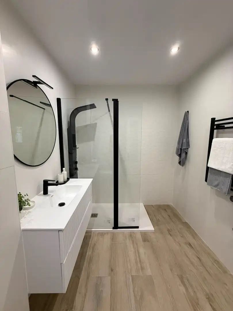 Bathroom of Flat for rent in Ferrol  with Heating, Parquet flooring and Terrace