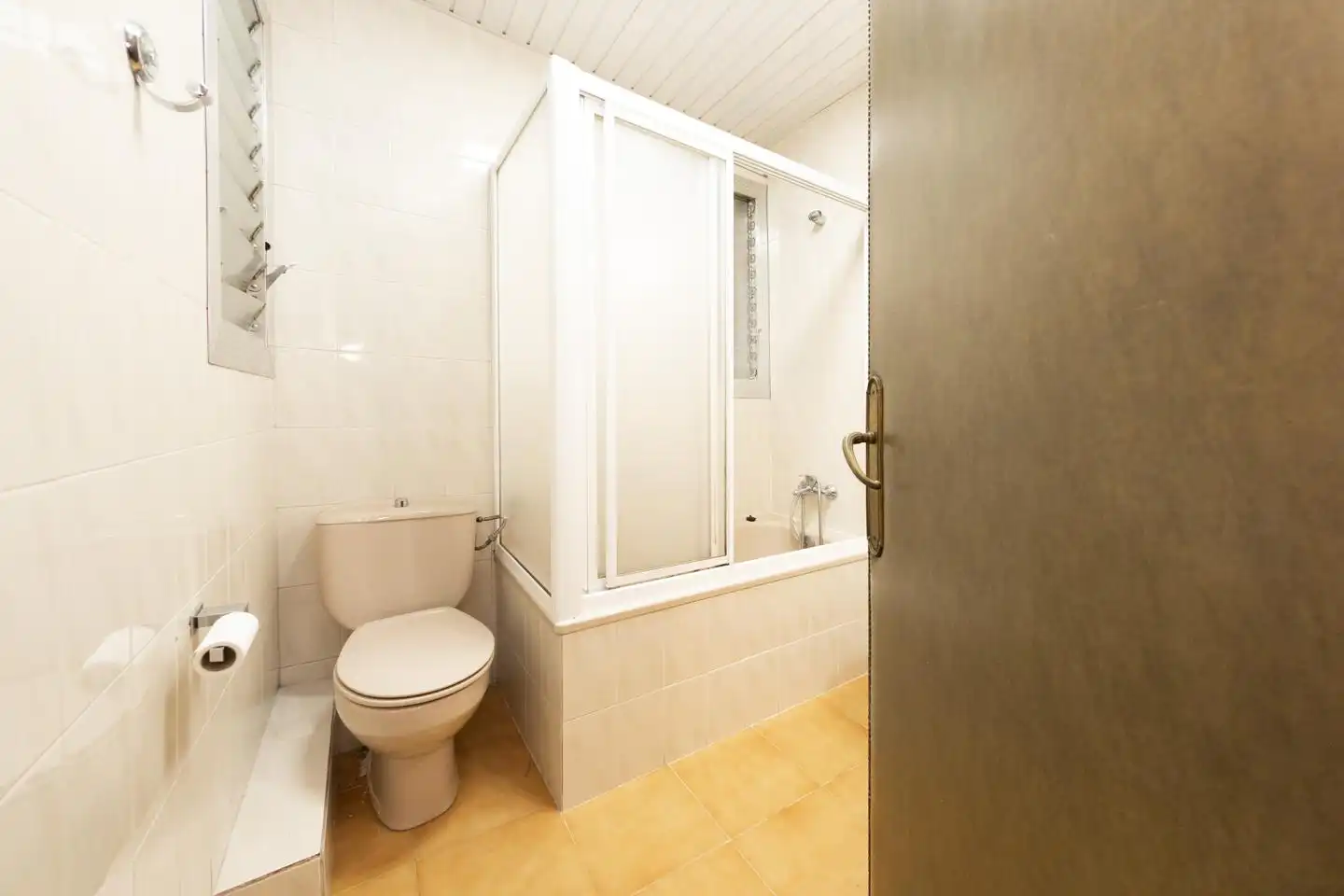 Bathroom of Flat for sale in Barcelona  with Air Conditioner and Furnished