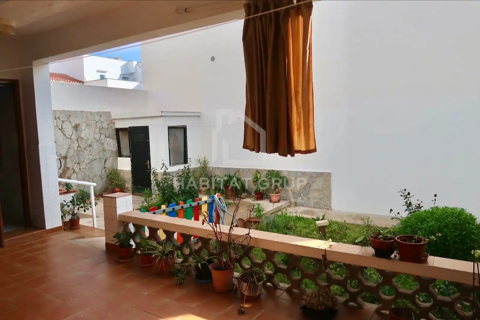 Terrasse von Wohnung zum Verkauf in Es Castell mit Heizung und Privatgarten