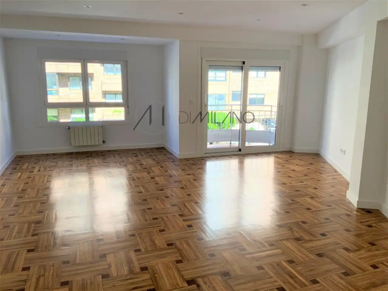 Sala d'estar de Pis de lloguer en Vigo  amb Calefacció, Parquet i Traster