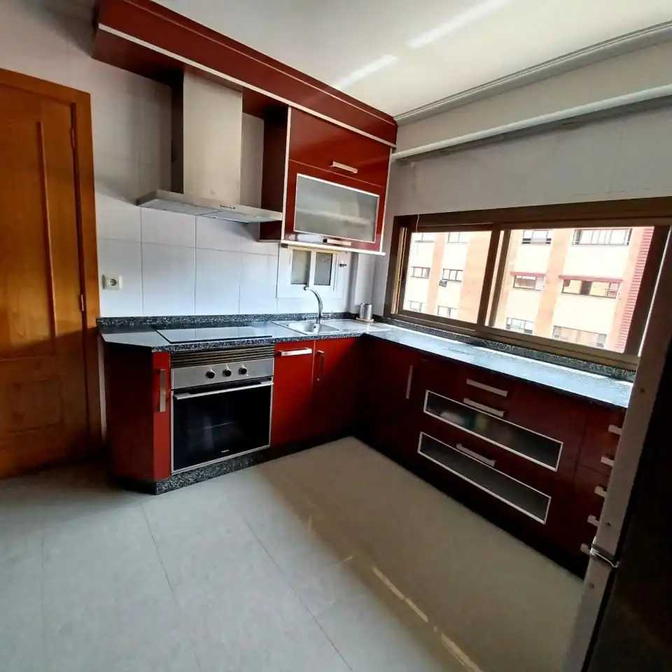 Küche von Wohnung zur Miete in Ourense Capital  mit Heizung, Privatgarten und Möbliert