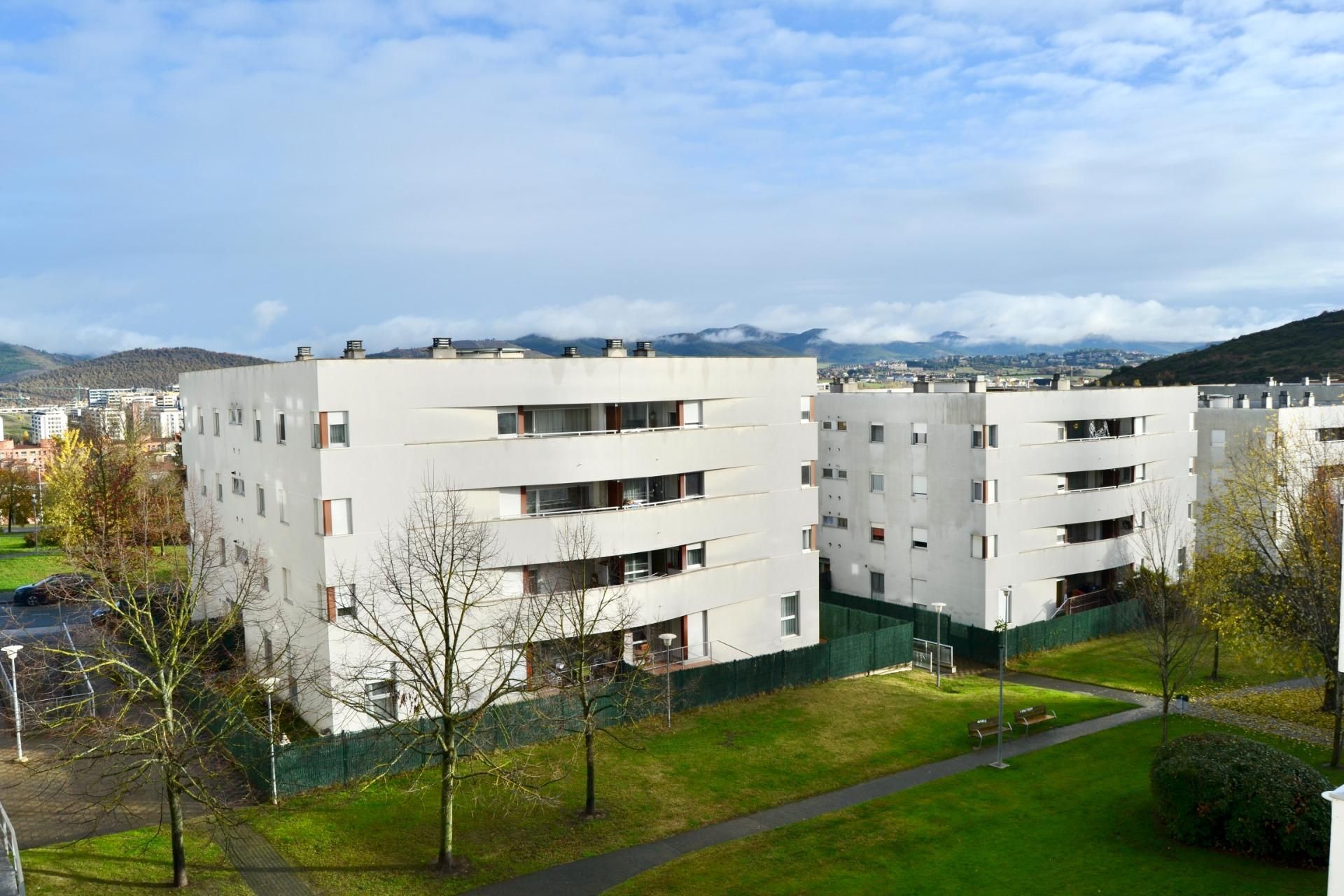 Vista exterior de Piso en venta en  Pamplona / Iruña con Calefacción, Parquet y Terraza