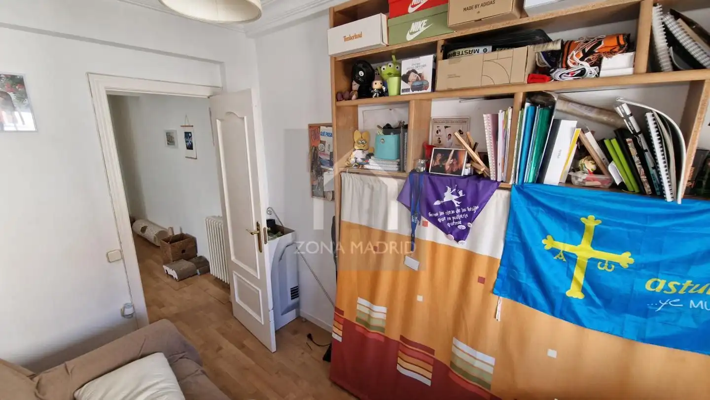 Living room of Flat for sale in Madrid  with Furnished