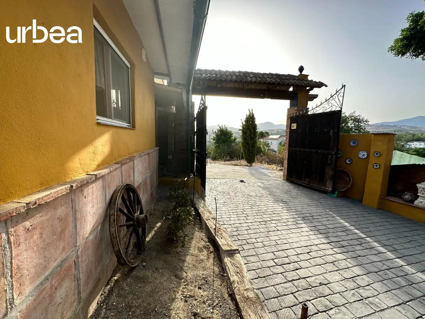 Vista exterior de Finca rústica en venda en Pizarra amb Aire condicionat, Calefacció i Jardí privat