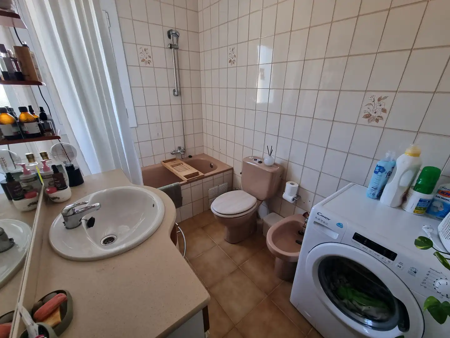 Badezimmer von Einfamilien-Reihenhaus zum Verkauf in Roses mit Klimaanlage, Heizung und Privatgarten