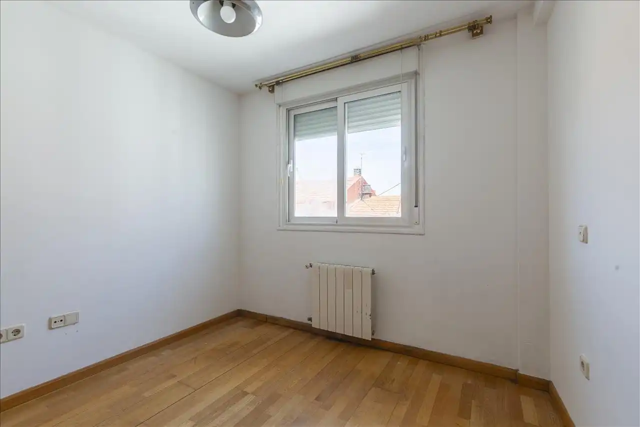 Bedroom of Flat for sale in Madrid