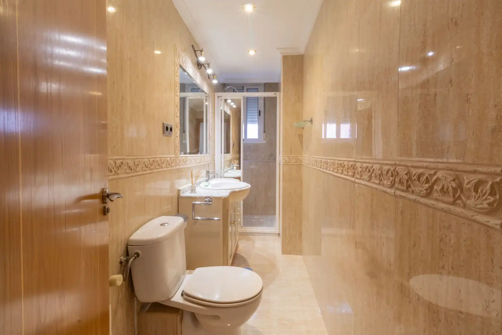 Bathroom of Flat for rent in Móstoles  with Air Conditioner, Heating and Oven