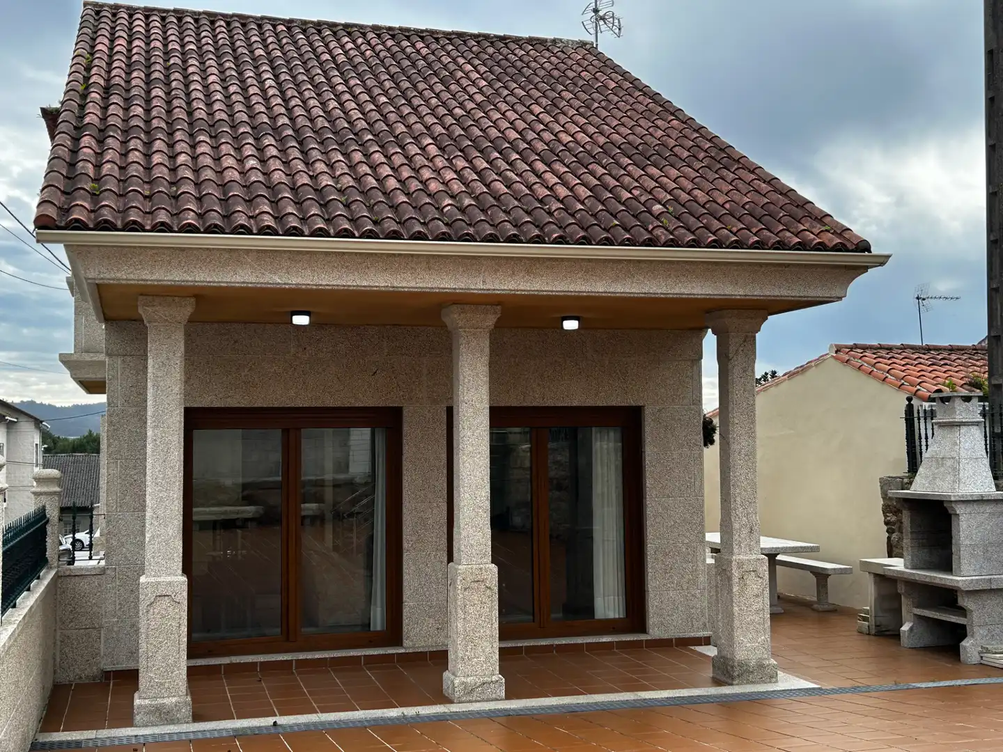 Vista exterior de Casa o chalet en venta en Vilagarcía de Arousa con Calefacción, Jardín privado y Parquet