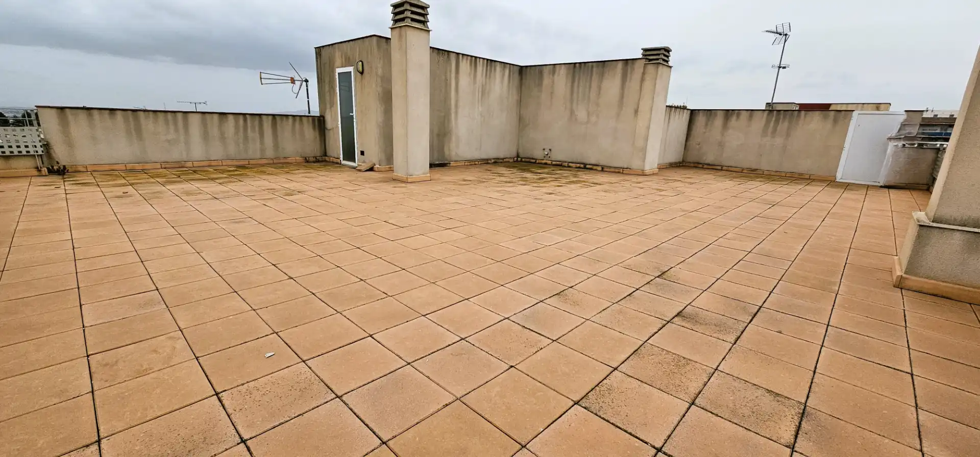 Inmuebles singulares con ascensor en venta en Avenida Santa Eulalia 64, imagen 50