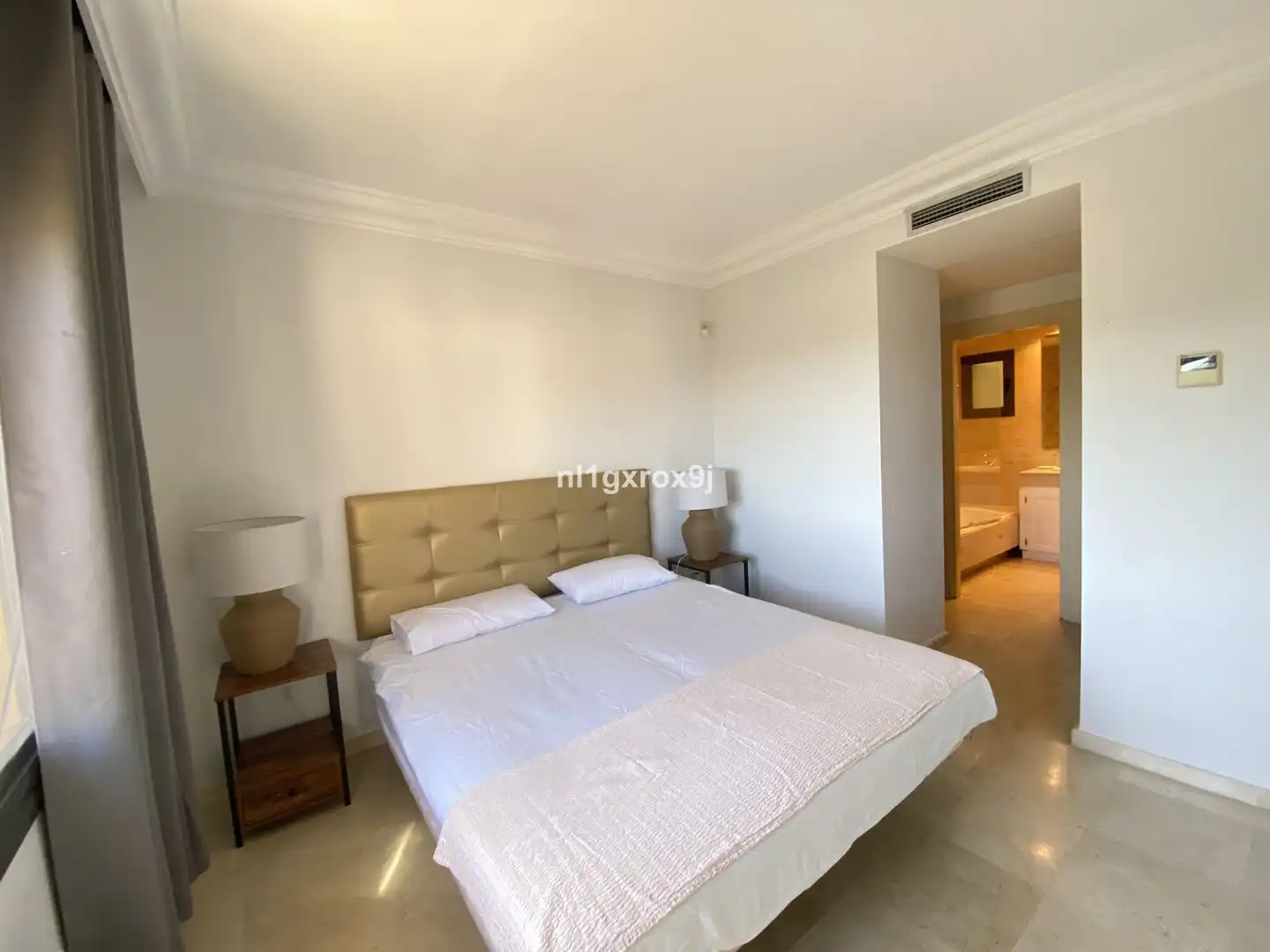 Habitación de Apartamento en venta en Marbella con Terraza, Amueblado y Piscina comunitaria