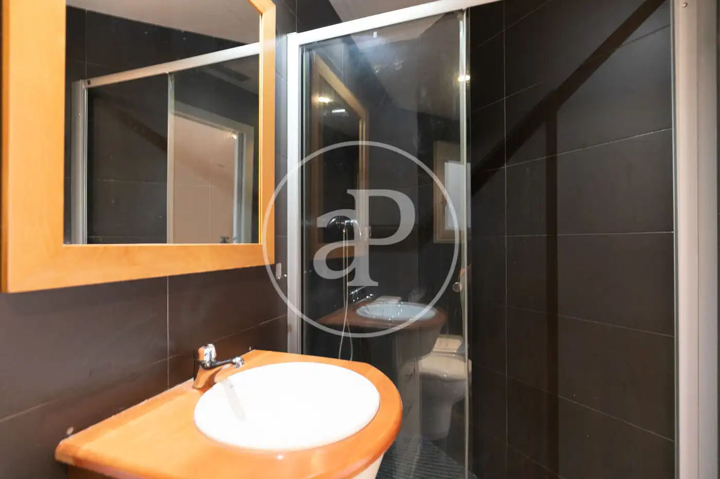 Baño de Piso en venta en Barcelona con Aire acondicionado, Calefacción y Balcón
