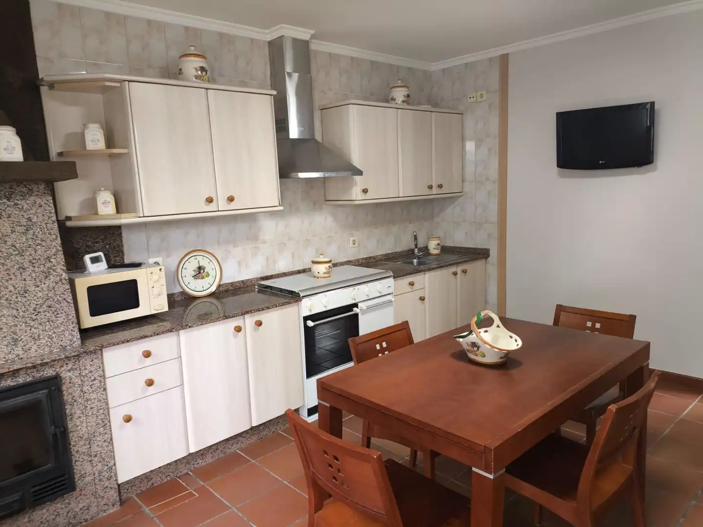 Kitchen of Houses for rent in Carballo  with Air Conditioner, Heating and Storage room