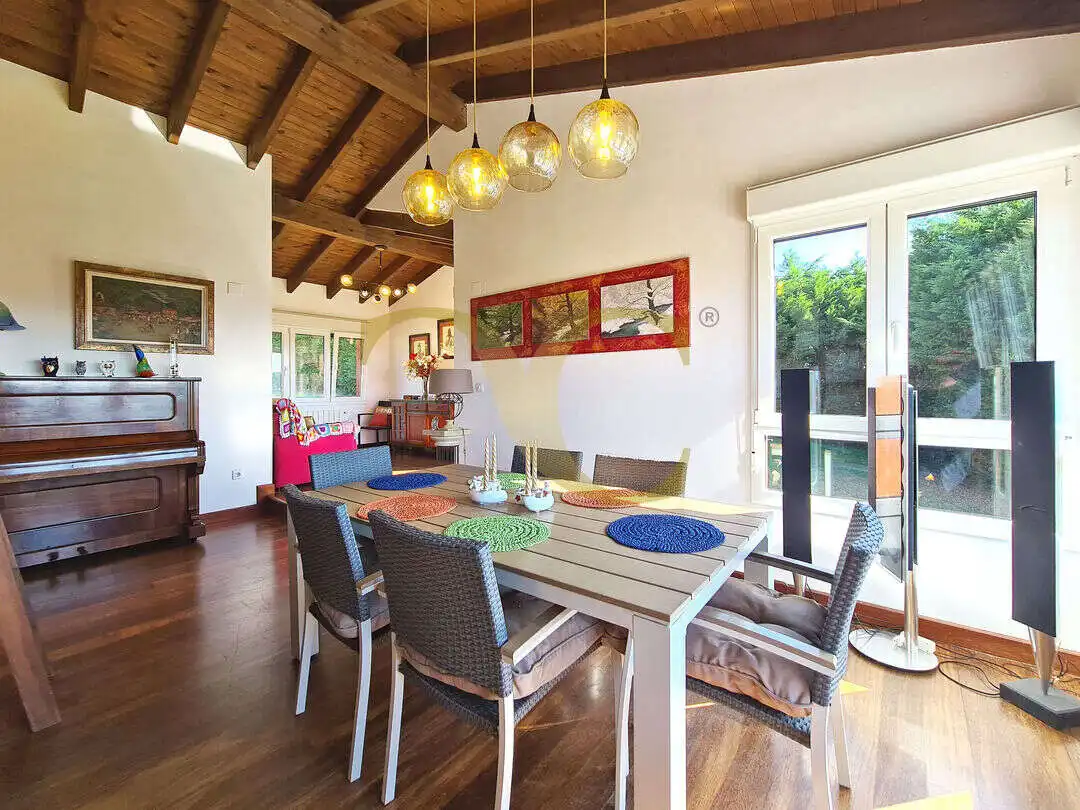 Comedor de Casa o chalet en venta en Villaviciosa con Calefacción, Jardín privado y Terraza