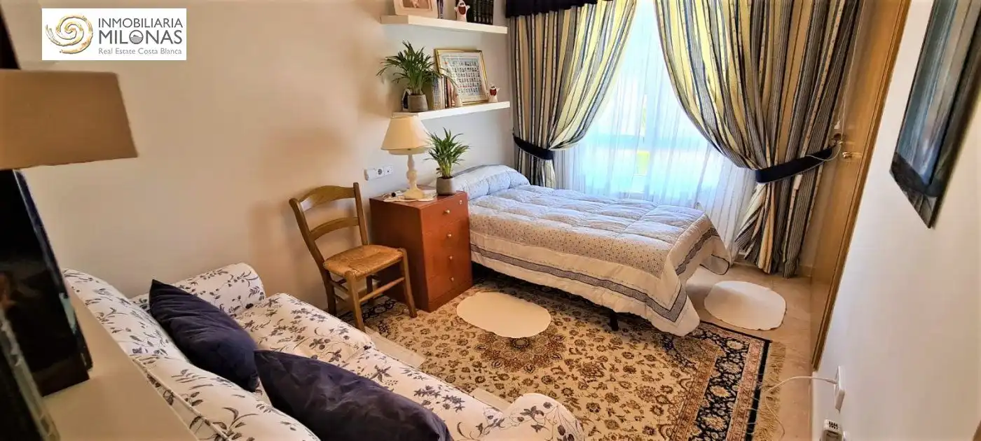 Dormitori de Casa o xalet en venda en L'Alfàs del Pi amb Aire condicionat, Calefacció i Jardí privat