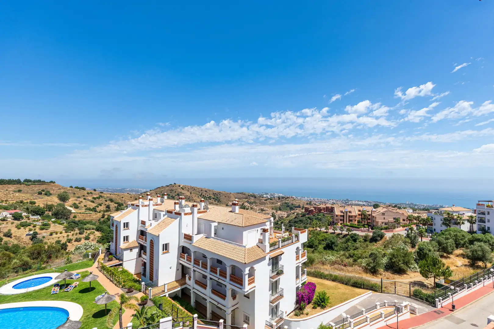 Vista exterior de Ático en venta en Mijas con Aire acondicionado, Terraza y Piscina