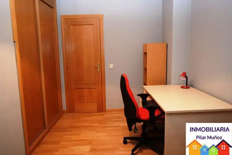 Piso de alquiler en Ávila con Calefacción, Terraza y Amueblado