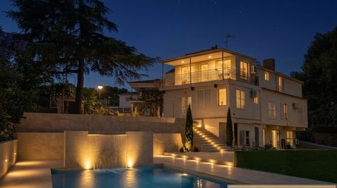 Villa de lujo con amplia parcela en urbanización exclusiva ideal para tu familia