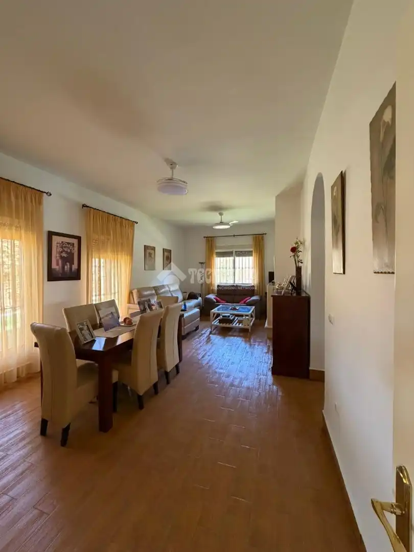 Sala d'estar de Casa o xalet en venda en Dos Hermanas amb Aire condicionat
